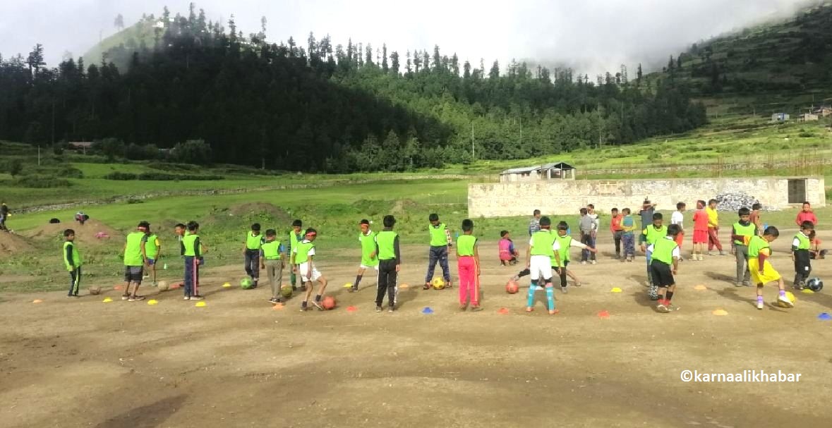 फुटबल प्रशिक्षणमा हुम्ली बालबालिकाको आकर्षण 